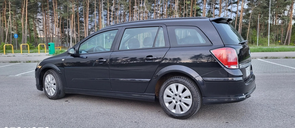 Opel Astra cena 10900 przebieg: 218000, rok produkcji 2005 z Kielce małe 92